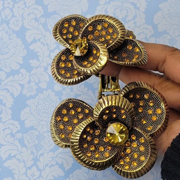 Chunky Rhinestone Vintage Double Flower Bracelet - Picture 4 of 10